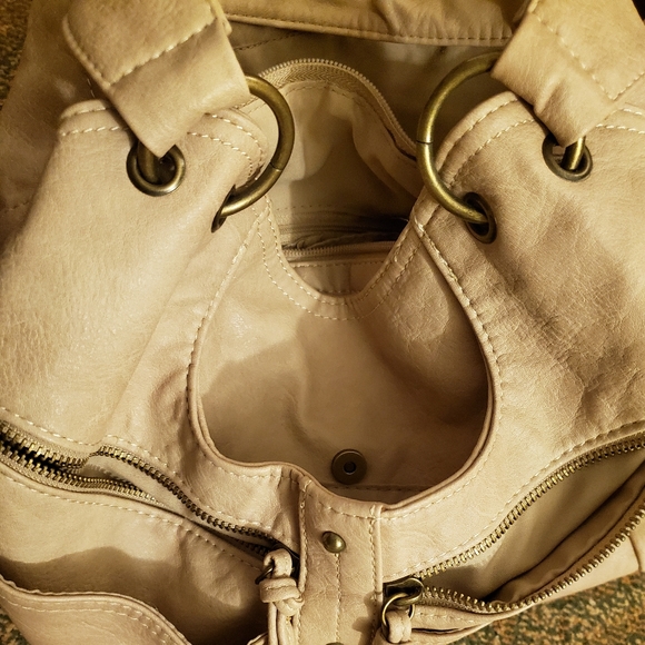 Tan Many Pockets Faux Leather Beuno Purse - Picture 5 of 9